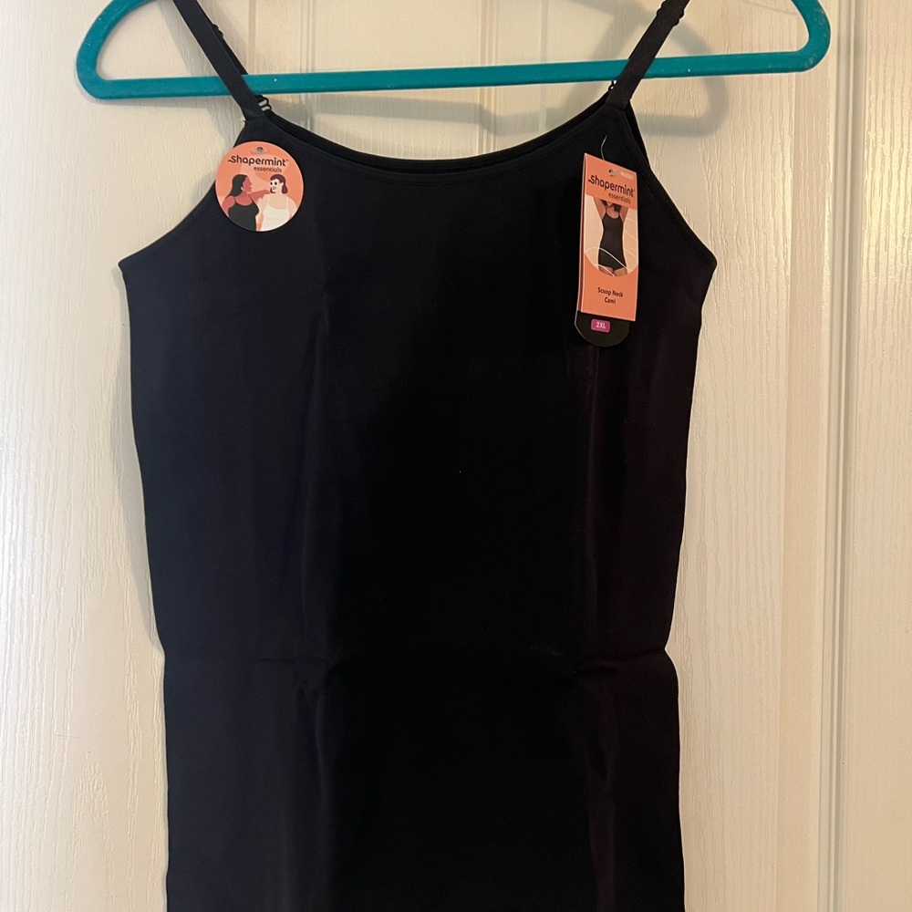 Shapermint Essentials Black Scoop Neck Cami